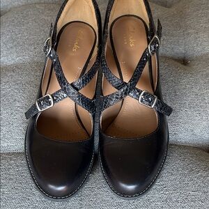 Clarks Women's Black Textured Heels